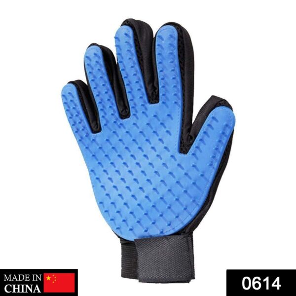 0614 True Touch 5 Finger Deshedding Glove (1 pc)