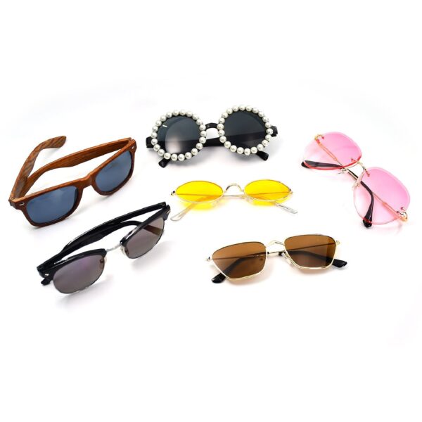 4951 1Pc Mix frame Sunglasses for men and women. Multi color and Different shape and design. (Moq - 3pc)